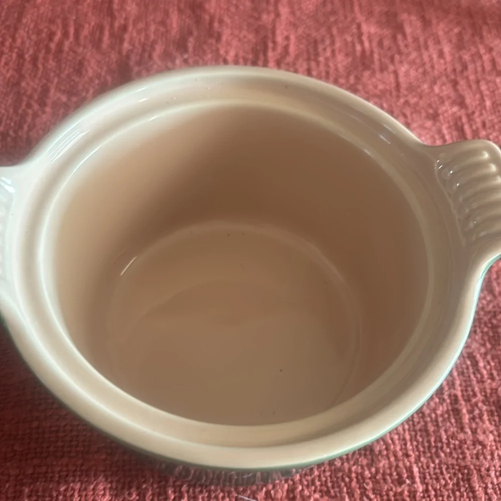 Le Creuset Heritage Stoneware 18oz 11-09 like new condition never used - Picture 3 of 4